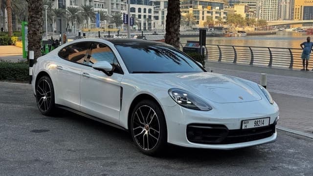 Porsche Panamera 4