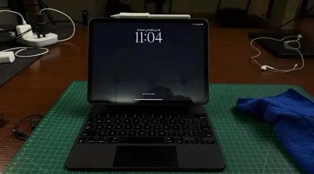 Apple iPad Pro M2 Pen keyboard