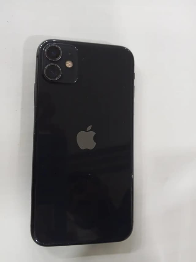 Apple iPhone 11 battery health 100