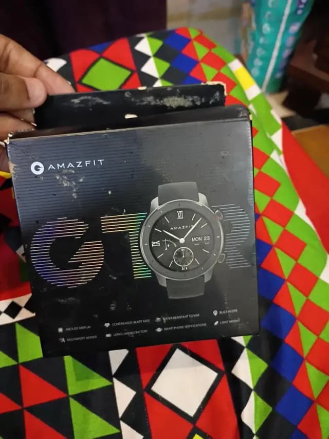 AMAZFIT GTR 42 MM SMART WATCH EXCELLENT CONDITION