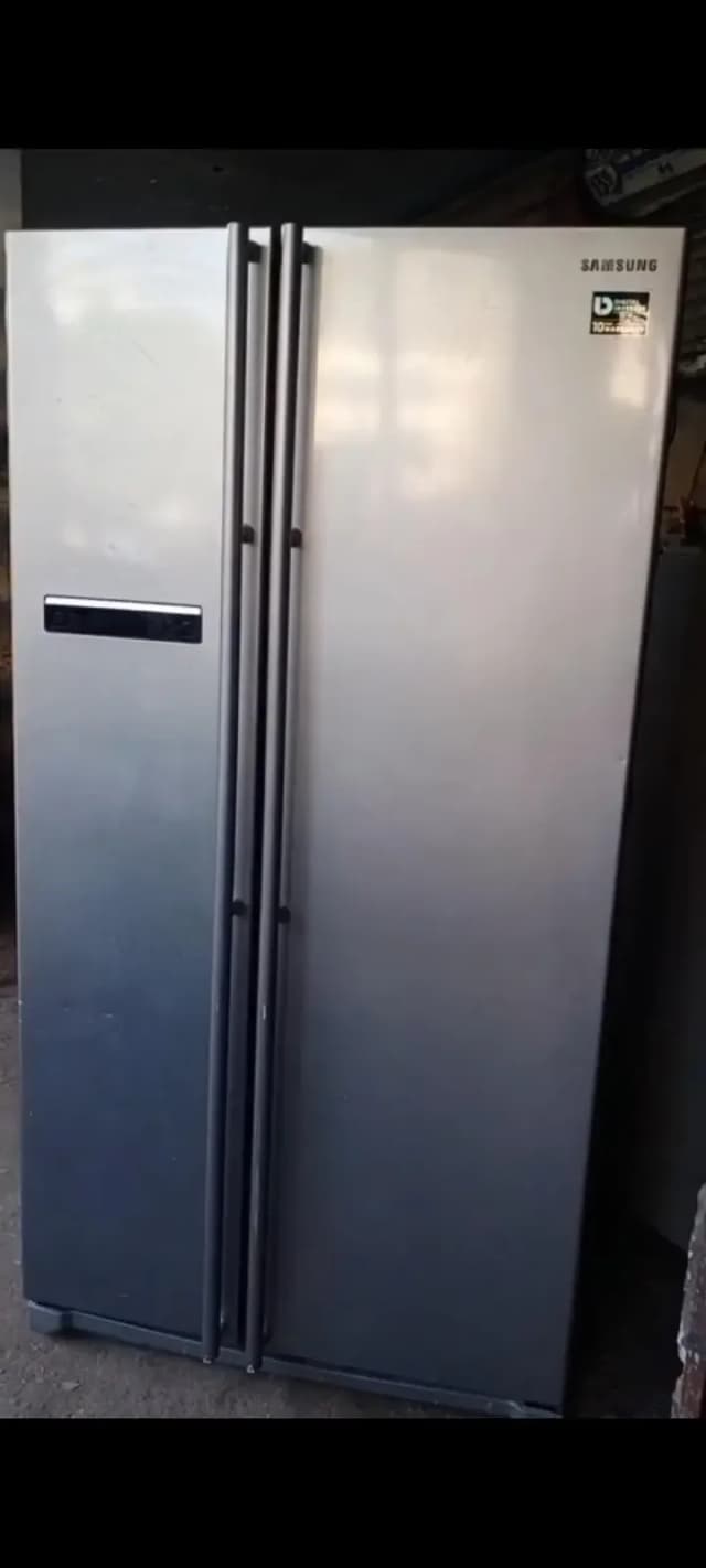 SAMSUNG DOUBLE DOOR FRIDGE