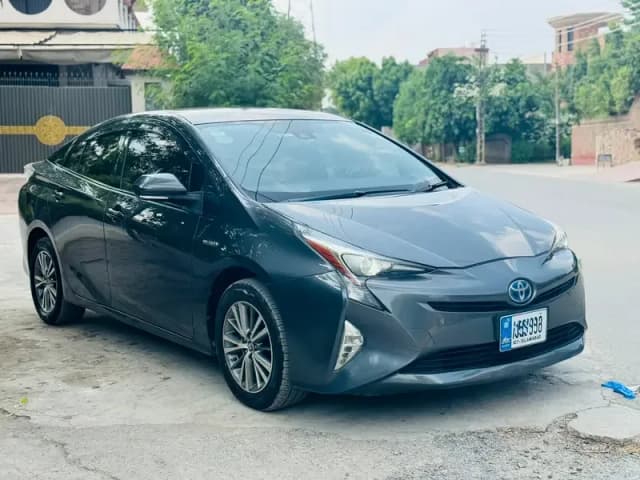 2016 Prius S | 80,700 KM | Islamabad Registered | Grade 4 | New Tires