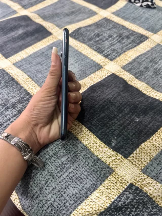 Apple iPhone SE