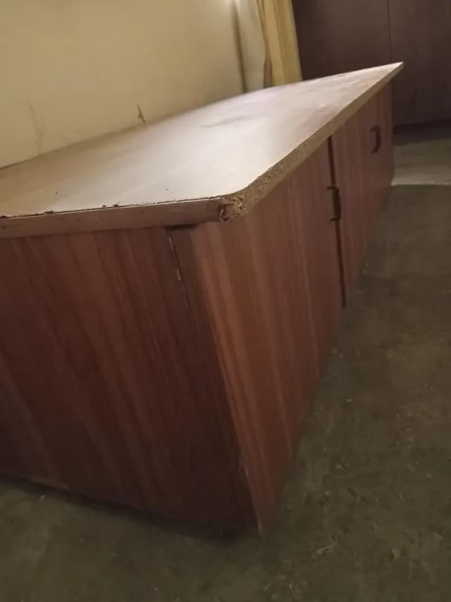 3 cabinets dewaan or table