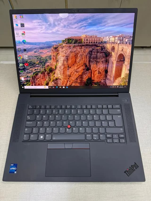 Lenovo think paid p1 Gen4 i7 11th RTX 3050Ti