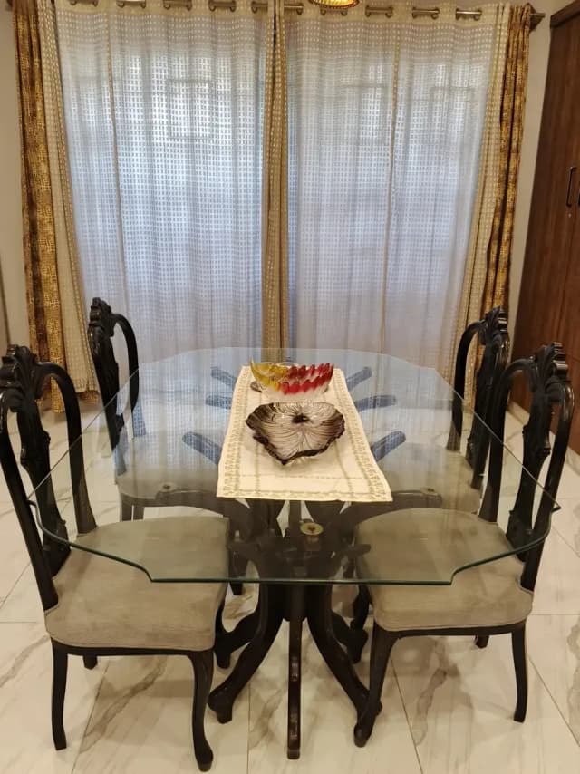 6 seater Glass Dinning Table
