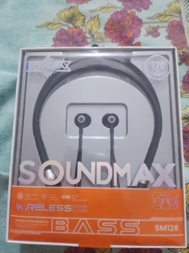 SoundMax SM128 Wireless Bass Earphones For Sale.