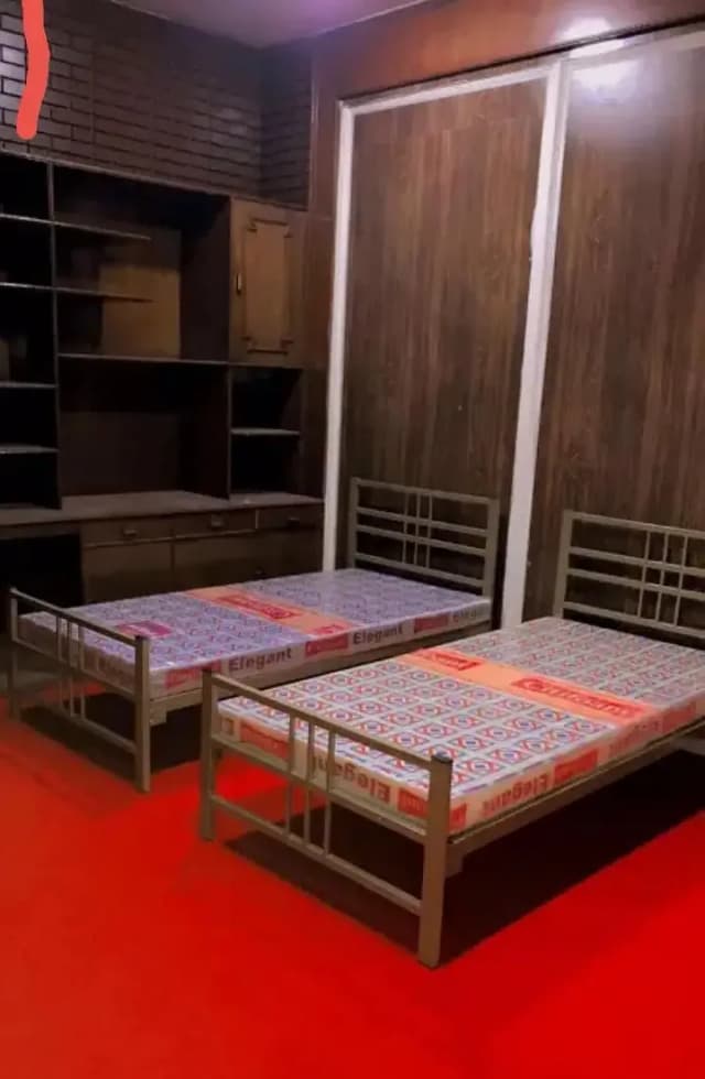 two seater boys hostel room  near ucp and emporium,shaukat kanun et