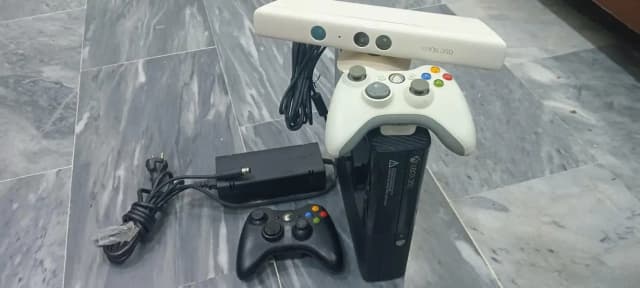 XBOX 360 Slim