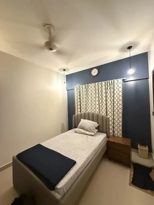 bED SET WITH MATRESS , LUXURY BED SET WITH SIDE TABLE , WOODEN BED SET