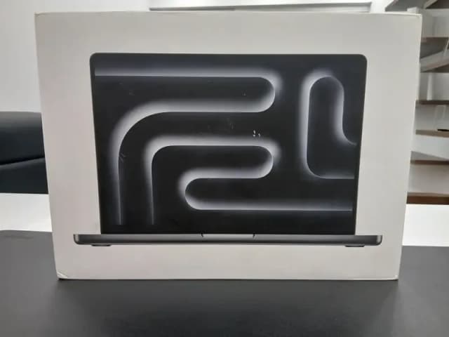 Macbook M4 Max, 14" (36/1tb) Complete Box