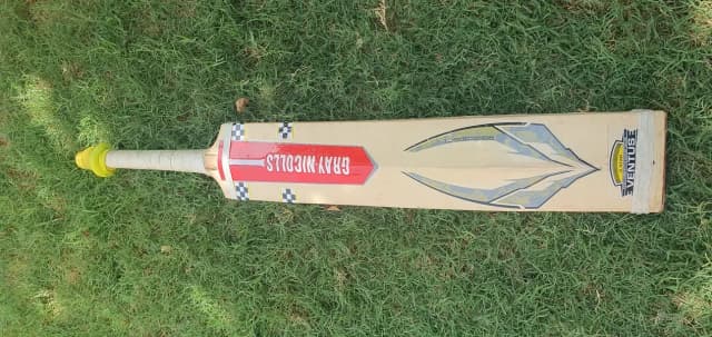 premium kashmir willow hard ball bat_ 100 by 100 condition _full of gr