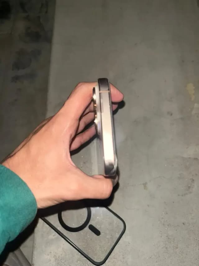 Apple iPhone 16 Pro Max jv