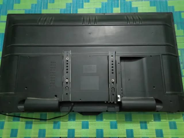 Samsung 42 Inch Smart LED TV - Original and clean