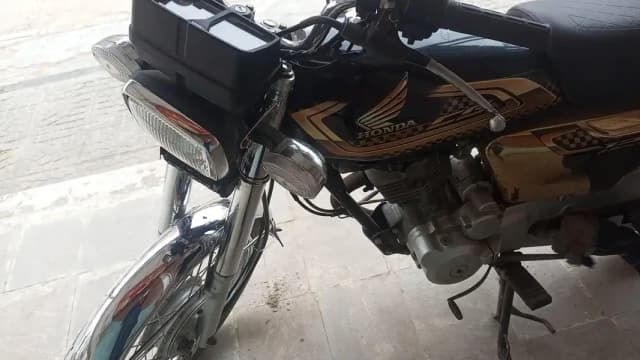 Honda CG 125 Gold 2025 - KQZ 8209 - 7000 KM Only - Baldia Town