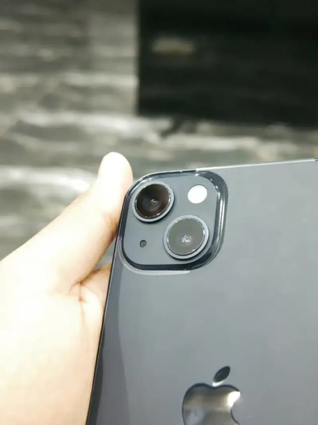 Apple iPhone 13