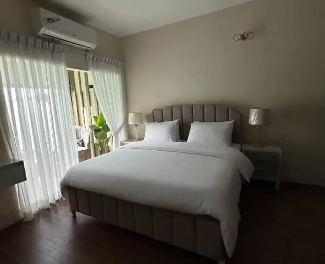 Daily Basis Apartment & Rooms Per day Perweek Short stay Available in E-11 Islamabad
