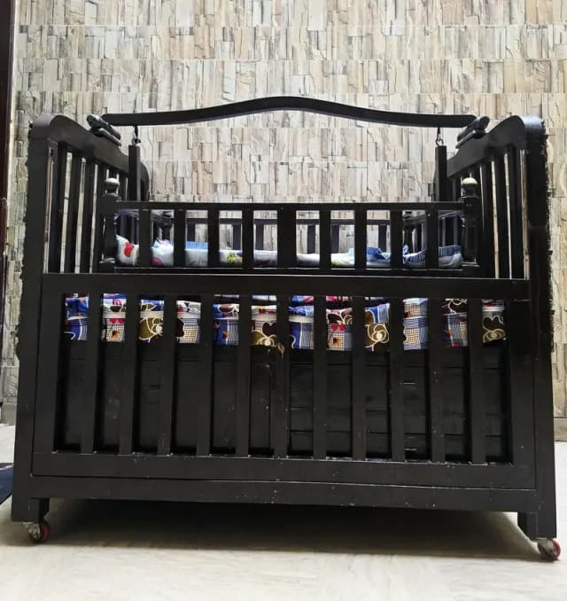Wooden baby cot / Wooden Palang in Excellent Condition