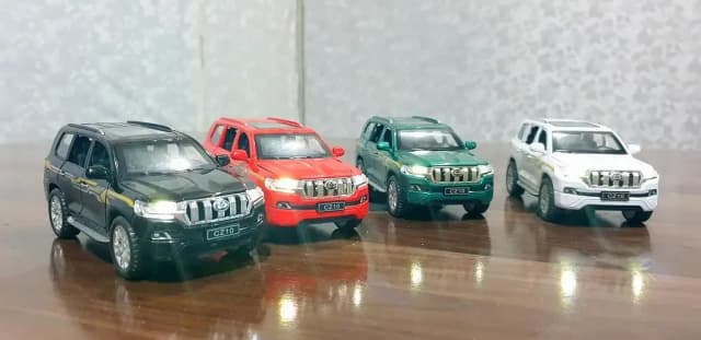 Toyota Land Cruiser Prado SUV Diecast Model with Openable Doors and Light & Sound Features