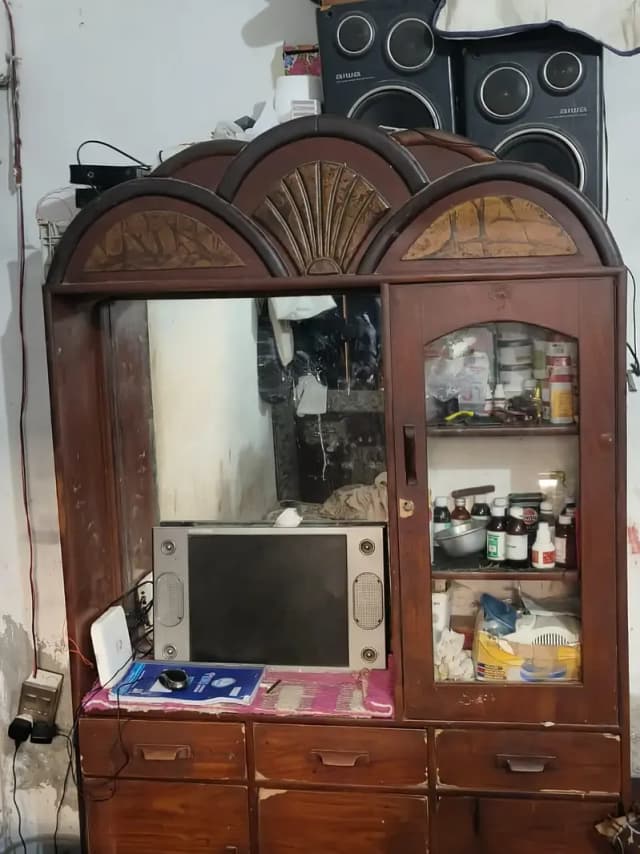 dressing table