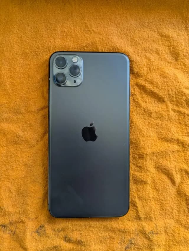 IPHONE 11 PRO MAX 64GB ALL OKAY 10/9 factory unlock