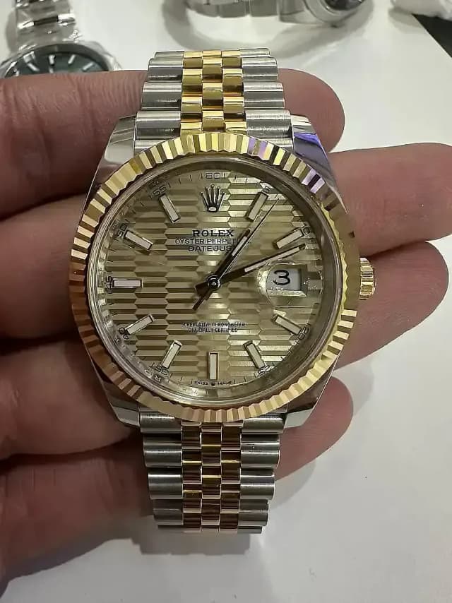 SWISS WATCHES BUYER | Rolex Cartier Omega Hublot Chopard Bvlgari Rado