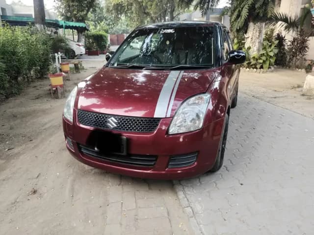 Suzuki swift DLX  2012 IN Excellent condition