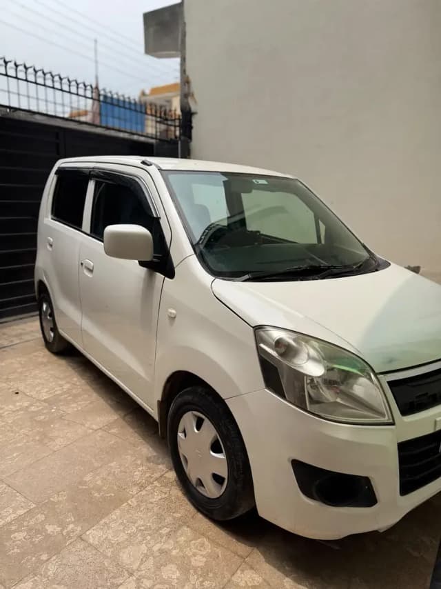 Suzuki Wagon R 2017 model minor touching