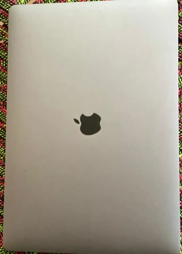 Apple MacBook Pro 15-inch (2017) – Core i7