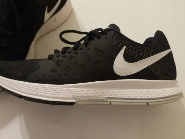 Nike Zoom Black & White Sports Shoes