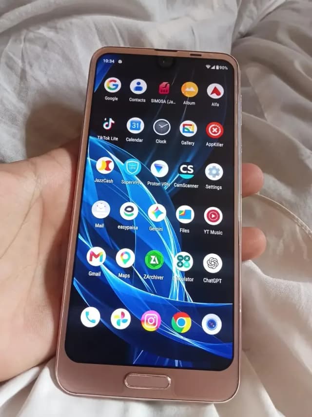 Sharp Aquos R2
