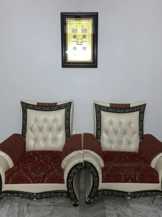 7 Seater Sofa set ( condition maintain )