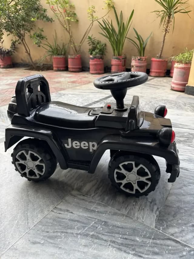 Kids Electric Jeep / Ride-On Car – Black – Excellent Condition