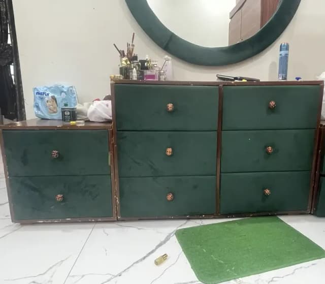Green Poshish Bubble Bed with dressing and side tables