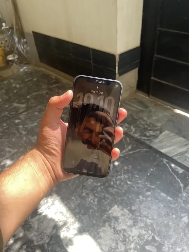 Apple iPhone 12