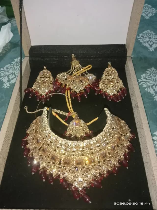 ARTIFICIAL JEWELRY FOR WOMEN