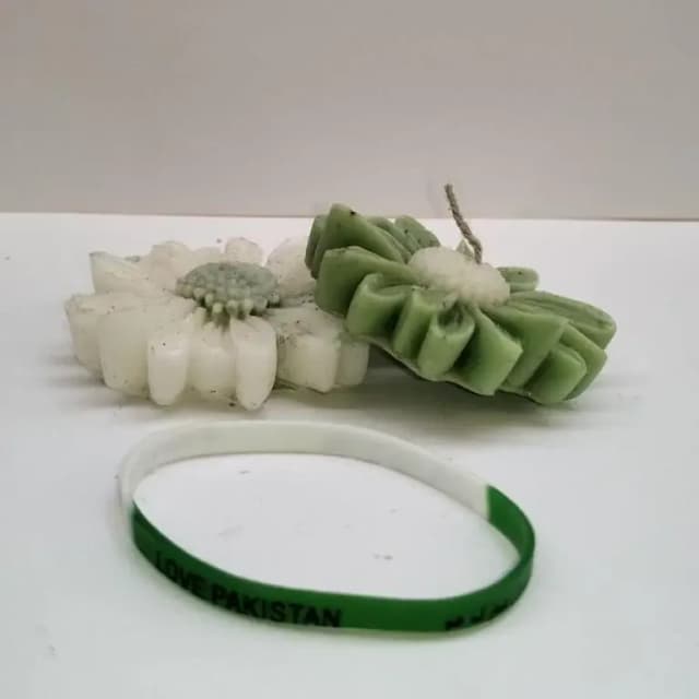 Purchase 2 Daisy Flower Candles and Receive a Free Band for Independence Day