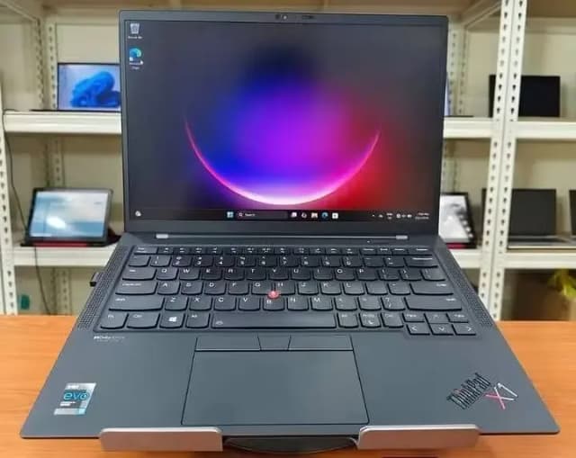 Lenovo ThinkPad X1 Carbon Gen 10 / i7-12th Generation/ super slim ult