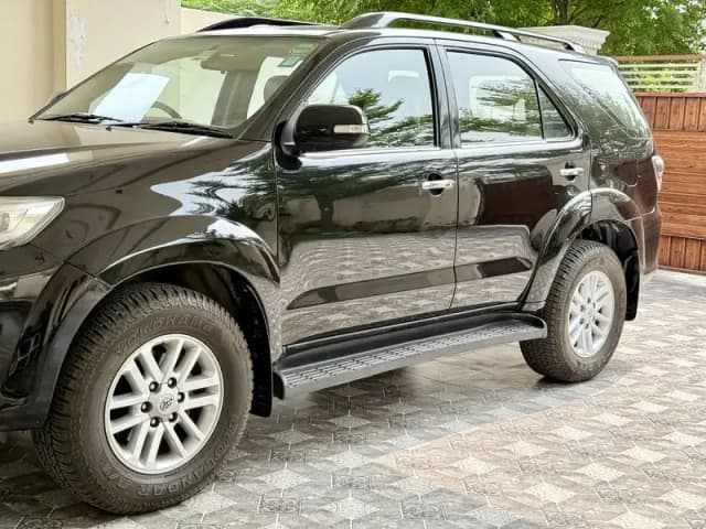 Toyota Fortuner V 2013 like brand new