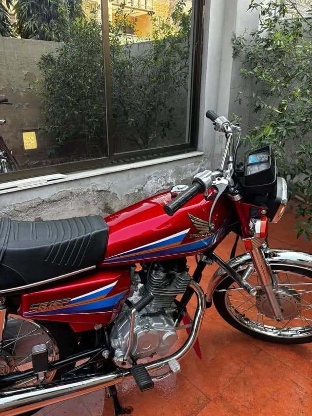 Honda 125 cc bike WhatsApp nbr 0306=25=71=829