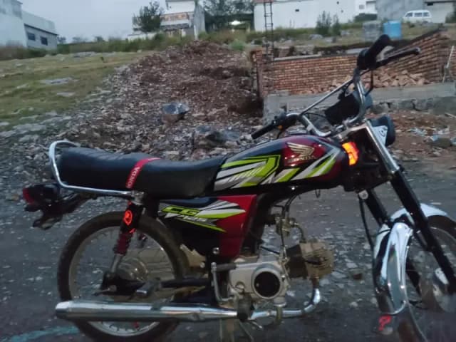 Honda 70 with double Saman condition 10 / 8 baqi Ganda hua hua ha