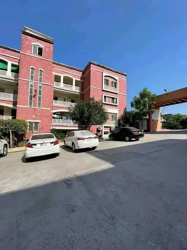 Room available in G10/2 for ladies only