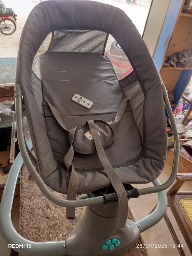 electric baby swing and rocker  جھولا