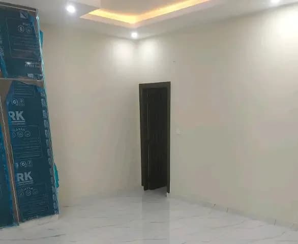 Stunning 2800 Square Feet Upper Portion In I-8/4 Available