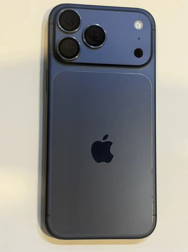 iPhone 17 Pro Max — Like New Condition