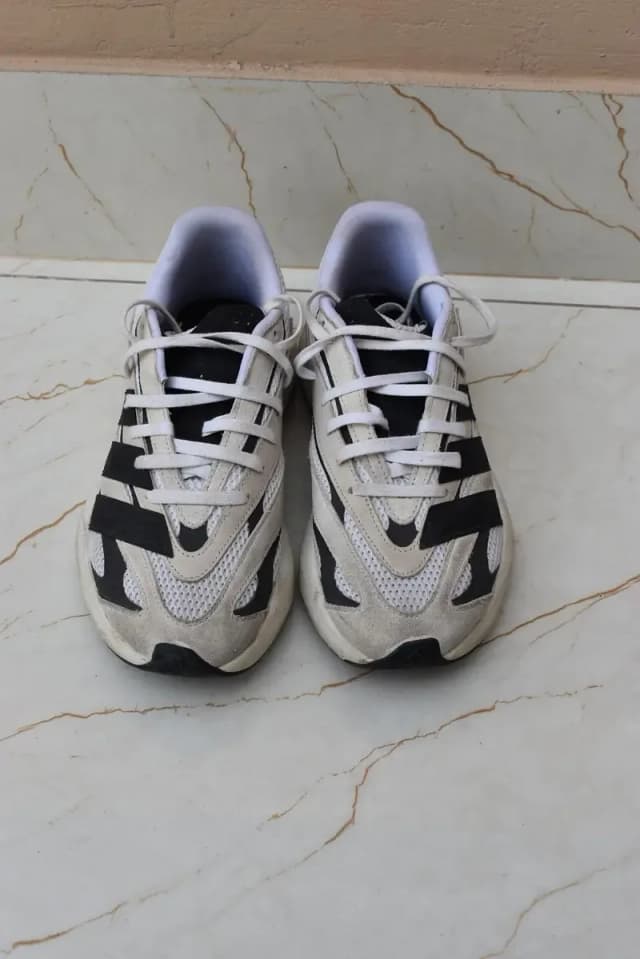 Adidas Light Blaze Runners shoes