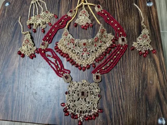 Beautiful bridal luxury jewellery set /new & stylish