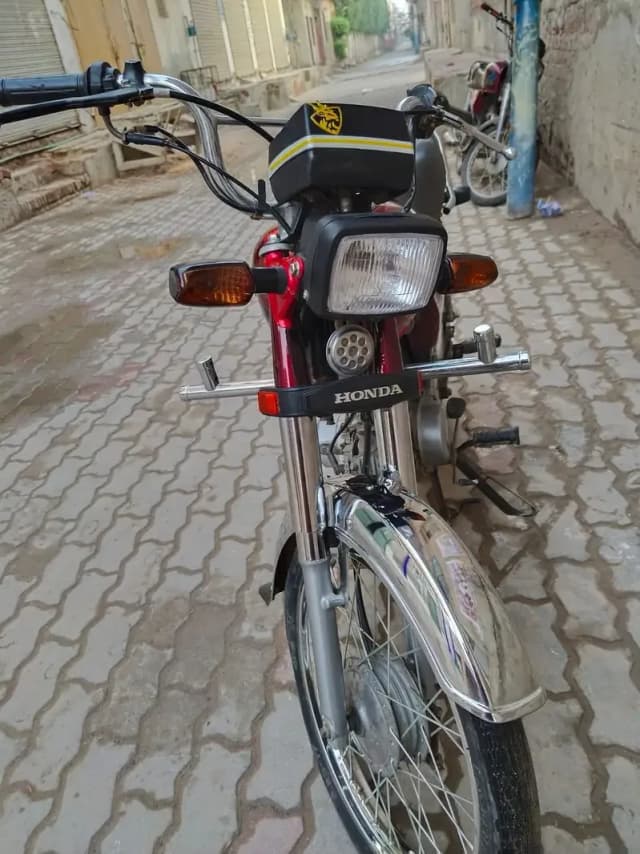 Urgent for sale bike Honda 70cc applied for all documents clear