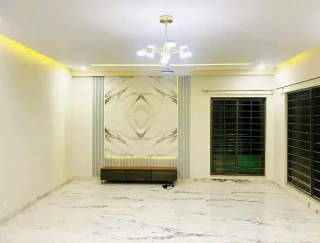 Ready To Buy A Flat 12 Marla In Lahore