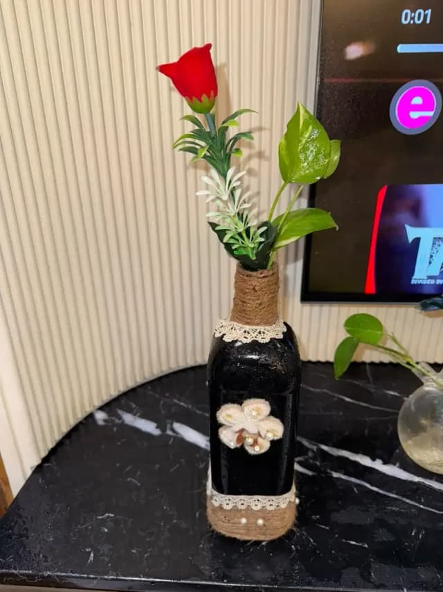 Handcrafted Jute Art Vases with Fresh Money Plants (Money Plant & Arti